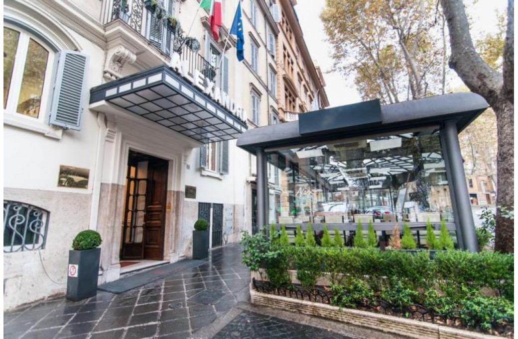 Готель Alexandra Hotel, 3★