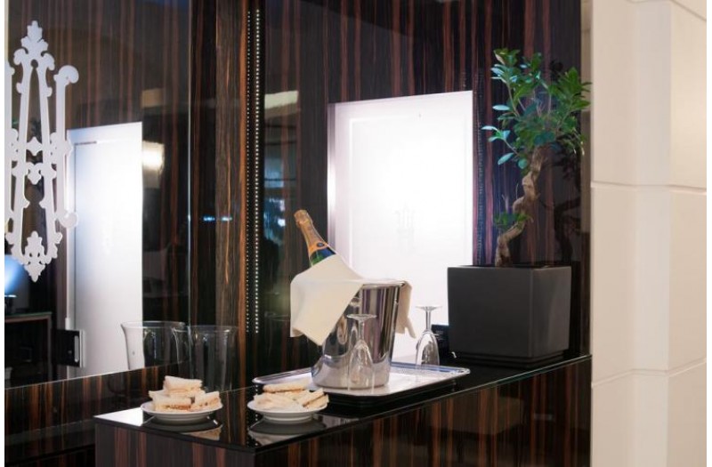 Готель Alexandra Hotel, 3★