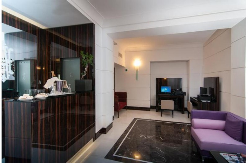 Готель Alexandra Hotel, 3★