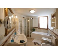 Готель Alpen Suite, 4★