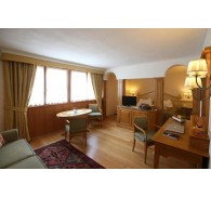 Готель Alpen Suite, 4★