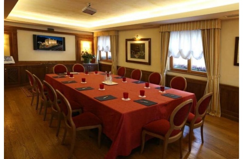 Готель Alpen Suite, 4★ Готель Alpen Suite, 4★