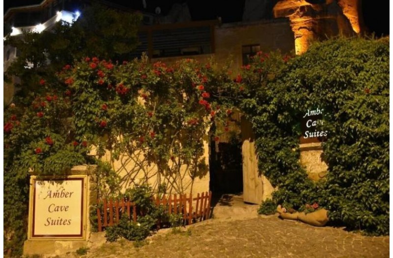 Готель Amber Cave Suites, 4★