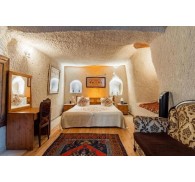 Готель Amber Cave Suites, 4★