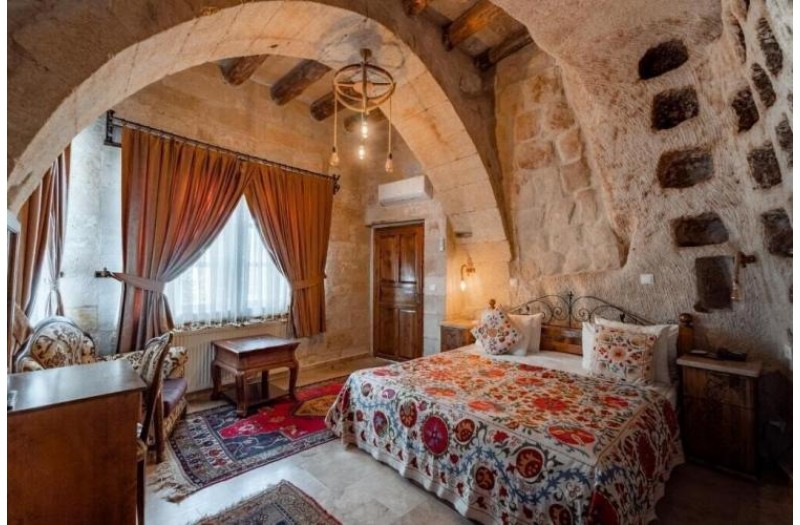 Готель Amber Cave Suites, 4★