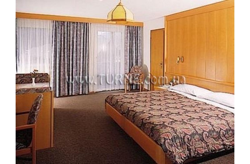 Готель Apartments Ladina, 2★ Готель Apartments Ladina, 2★