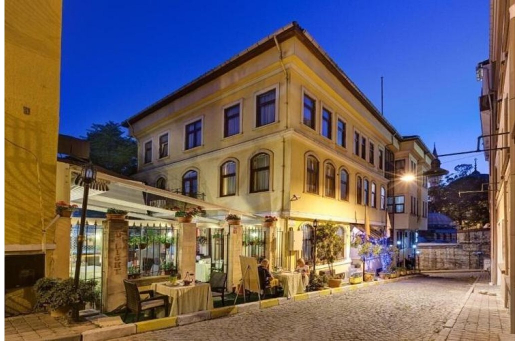 Готель Arena Hotel, 4★