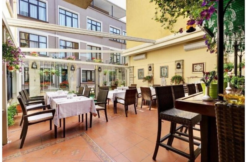 Готель Arena Hotel, 4★