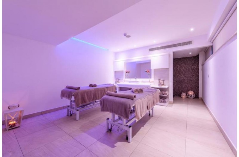Готель Asterias Beach, 4★