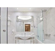 Готель Ava Hotel & Suites, 4★