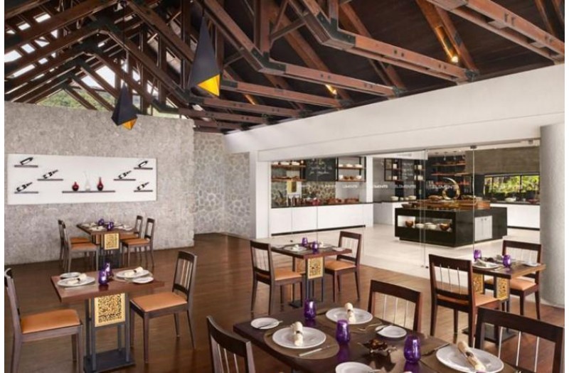 Готель Avani Seychelles Barbarons Resort & Spa, 4★
