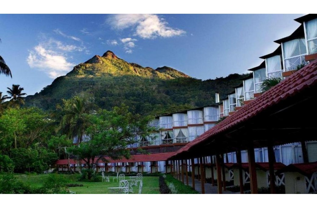 Готель Berjaya Beau Vallon Bay, 3★
