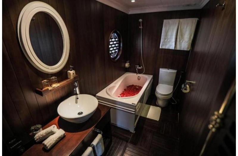 Готель Bhaya Classic Halong Cruise, 4★ Готель Bhaya Classic Halong Cruise, 4★