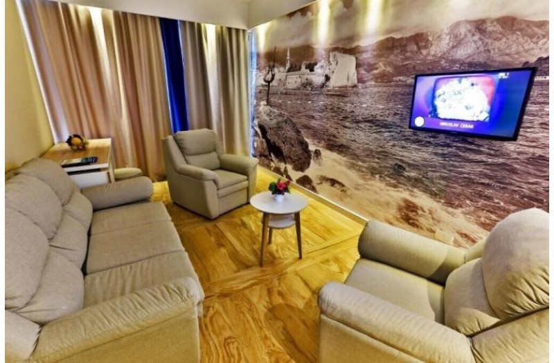 Готель Carine Hotel Delfin, 4★