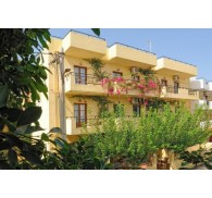 Готель Cleopatra Apartments, 2★