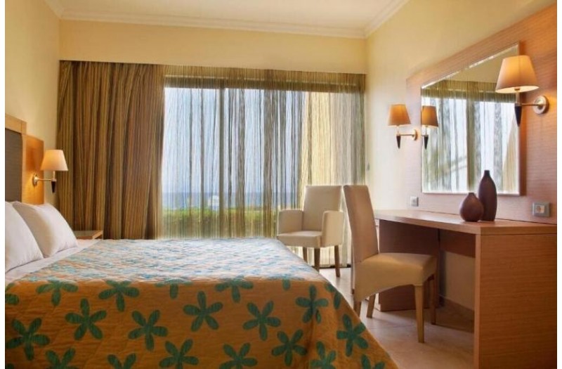 Готель Cosmopolitan Zeus Hotel, 4★ Готель Cosmopolitan Zeus Hotel, 4★