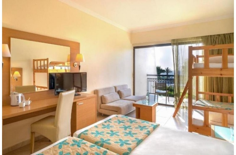 Готель Cosmopolitan Zeus Hotel, 4★ Готель Cosmopolitan Zeus Hotel, 4★