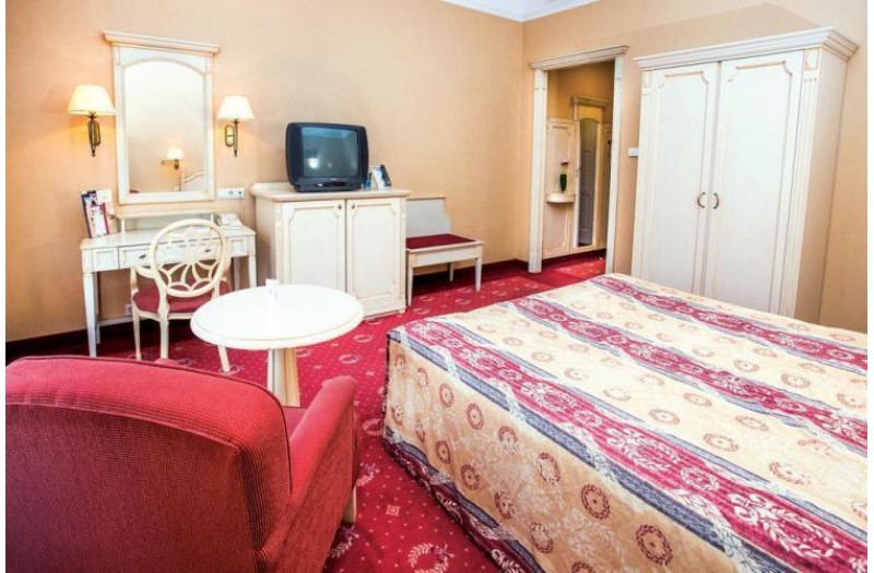 Готель Danubius Astoria Hotel, 4★