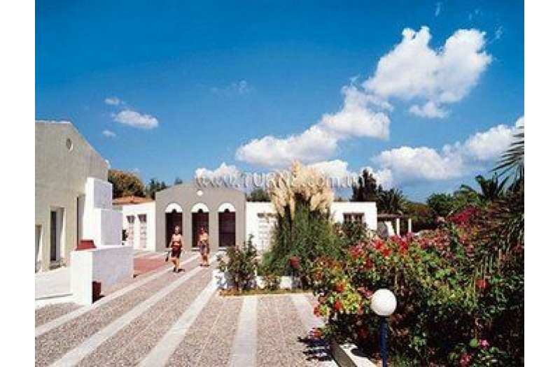 Готель Dessole Dolphin Bay Resort, 4★