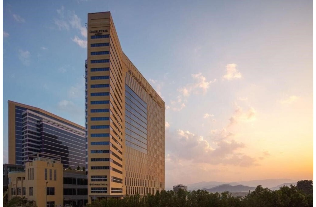 Готель Doubletree By Hilton Fujairah City, 5★