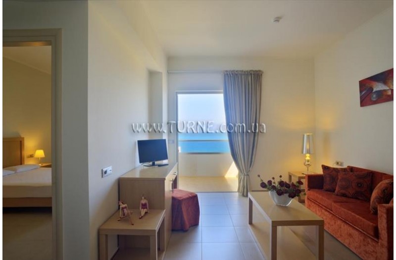 Готель Eleni Beach Hotel, 3★