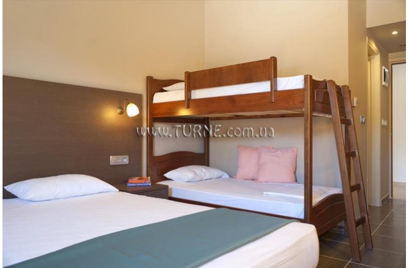 Готель Eleni Beach Hotel, 3★