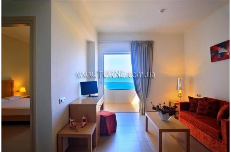 Готель Eleni Beach Hotel, 3★
