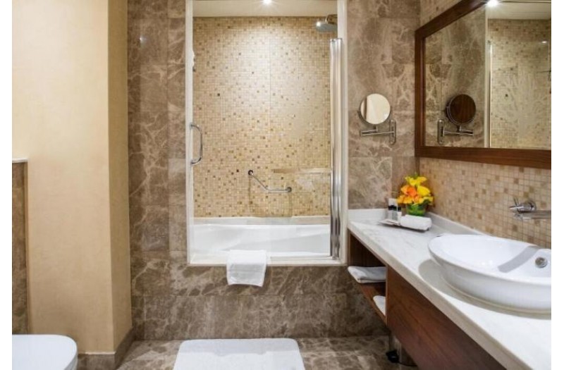 Готель Elite Byblos Hotel (ex. Coral Dubai Al Barsha), 5★