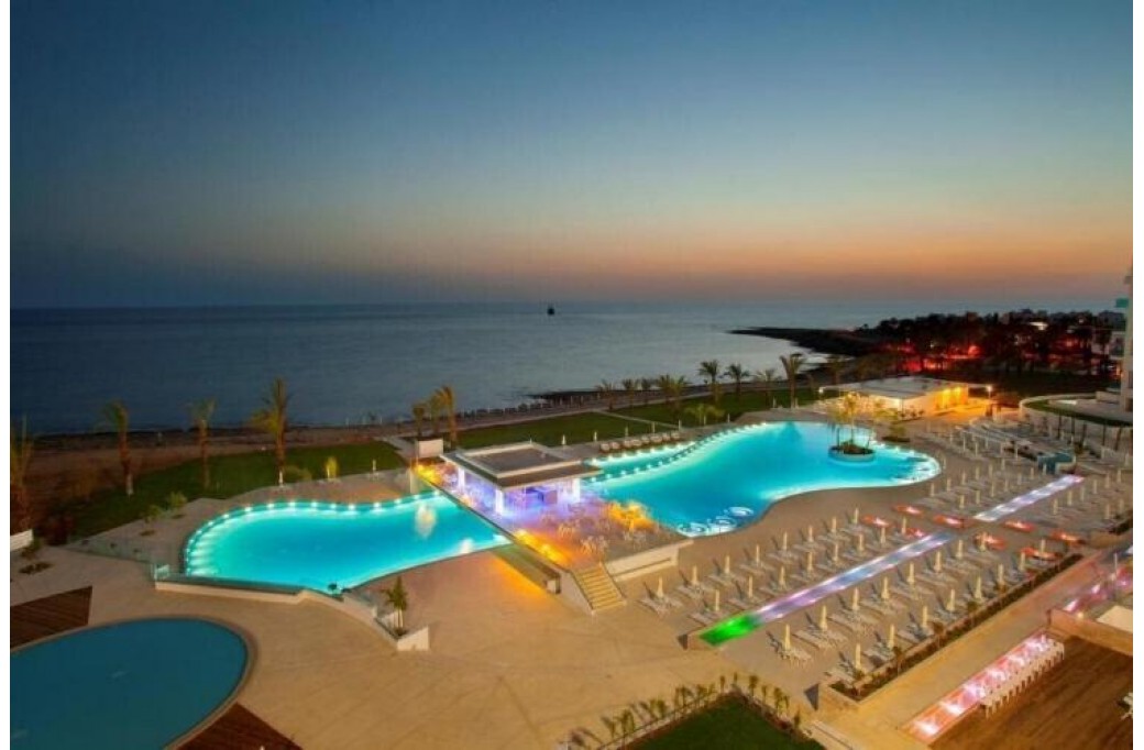 Готель FUN & SUN FAMILY King Evelthon (ex. King Evelthon Beach Hotel & Resort), 5★