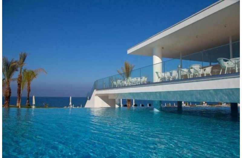 Готель FUN & SUN FAMILY King Evelthon (ex. King Evelthon Beach Hotel & Resort), 5★