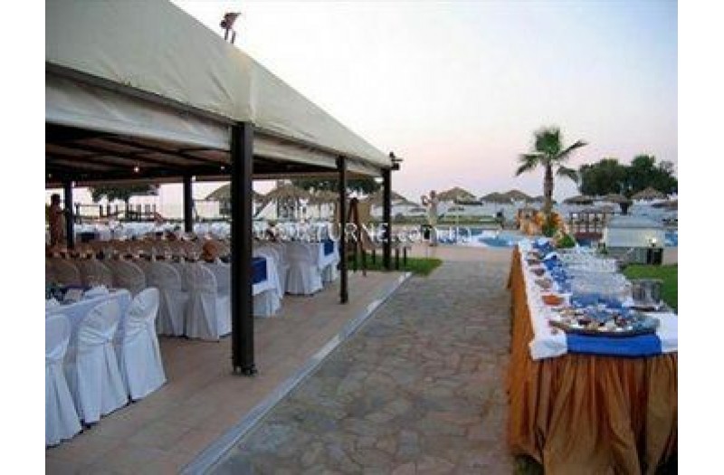 Готель Geraniotis Beach Hotel, 4★