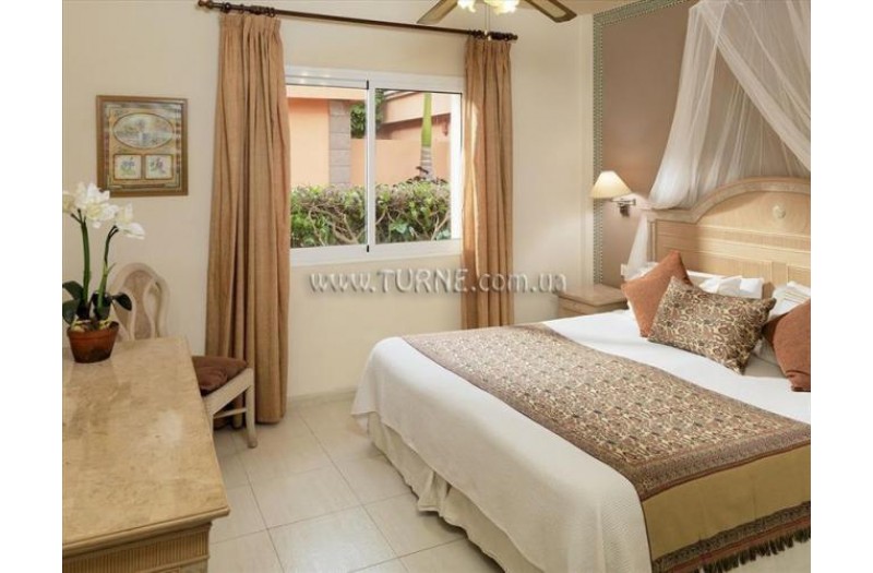 Готель Green Garden Resort & Suites, 4★