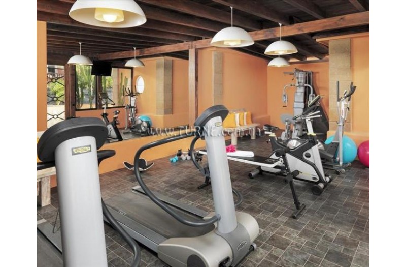 Готель Green Garden Resort & Suites, 4★