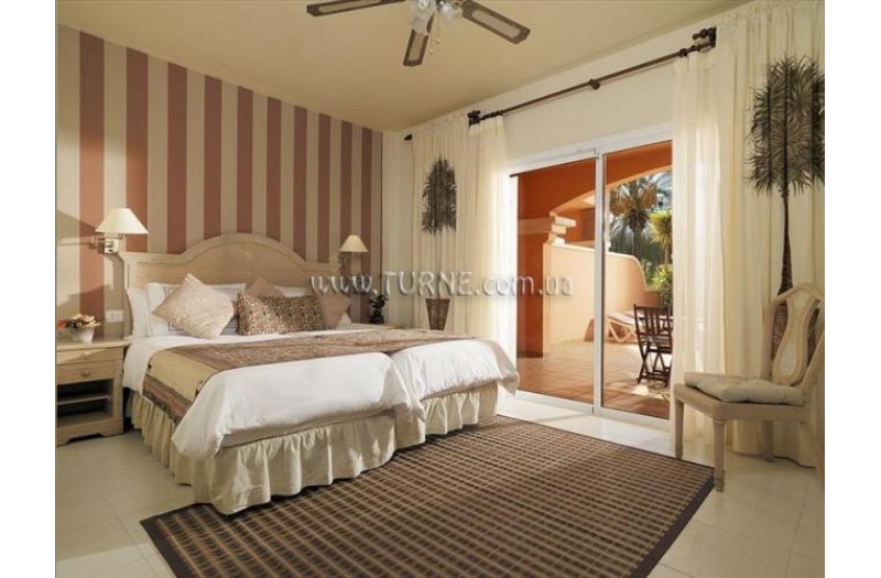 Готель Green Garden Resort & Suites, 4★