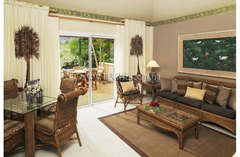 Готель Green Garden Resort & Suites, 4★