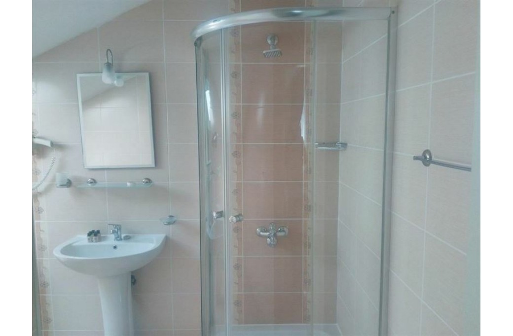 Готель Grove Hotel, 2★