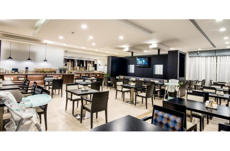 Готель Holiday Inn Express Dubai Jumeirah, 2★ Готель Holiday Inn Express Dubai Jumeirah, 2★