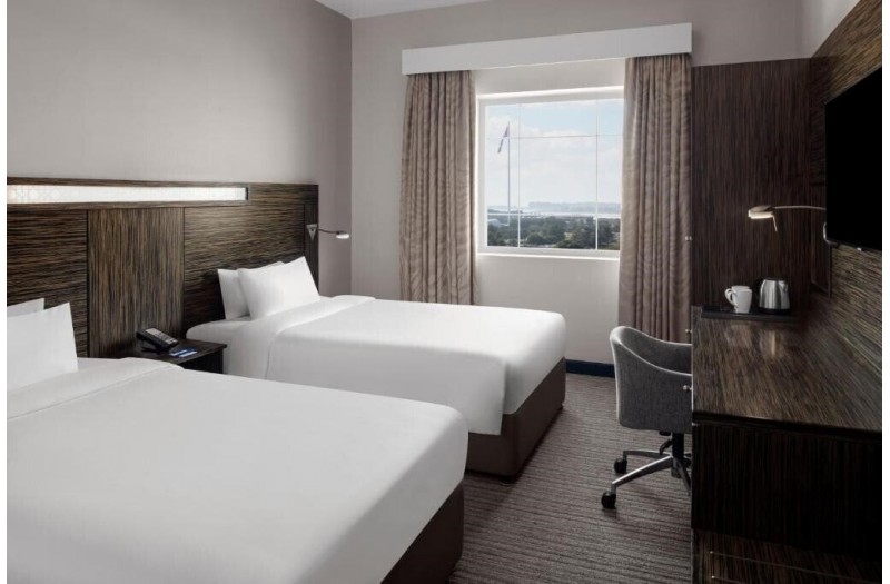 Готель Holiday Inn Express Dubai Jumeirah, 2★ Готель Holiday Inn Express Dubai Jumeirah, 2★