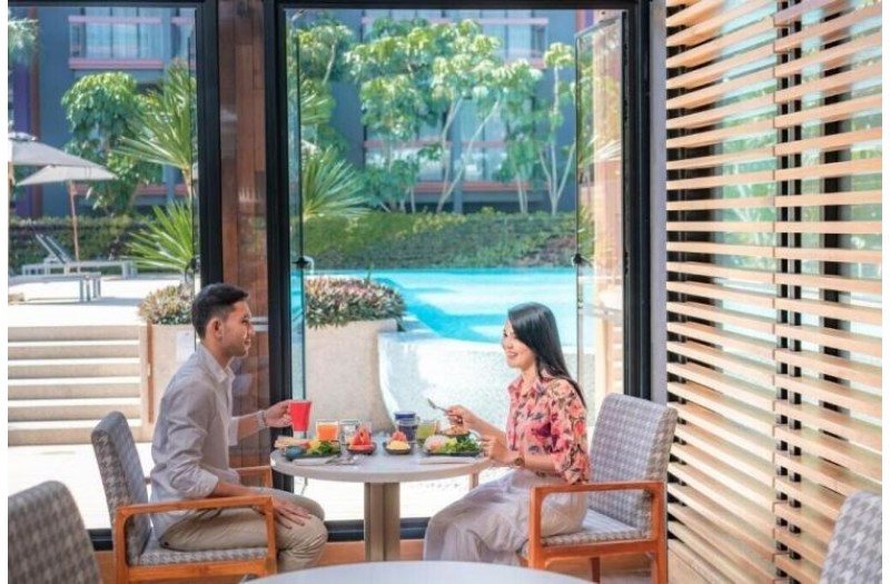 Готель Holiday Inn Express Patong Beach Central, 3★ Готель Holiday Inn Express Patong Beach Central, 3★