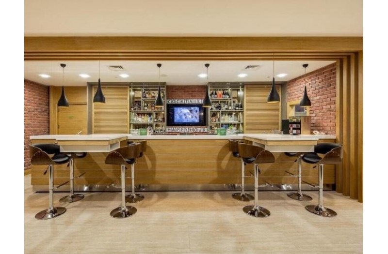Готель Holiday Inn Lara, 4★ Готель Holiday Inn Lara, 4★