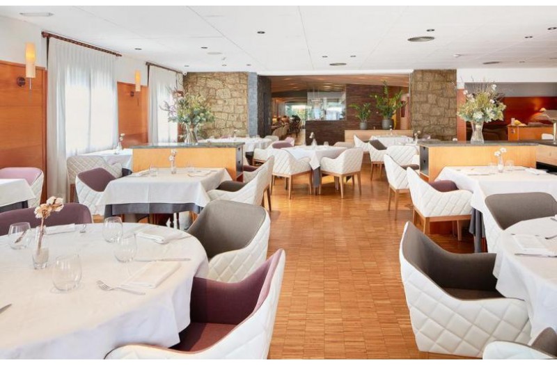 Готель Hotel De L'Isard, 3★ Готель Hotel De L'Isard, 3★