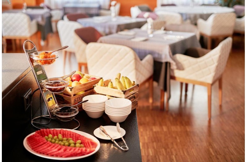 Готель Hotel De L'Isard, 3★ Готель Hotel De L'Isard, 3★