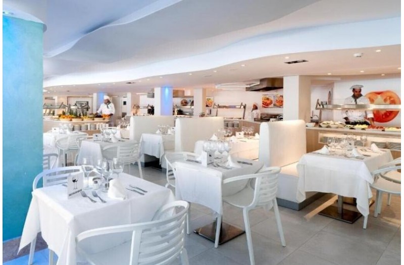 Готель Hotel Fergus Style Cala Blanca Suites, 4★