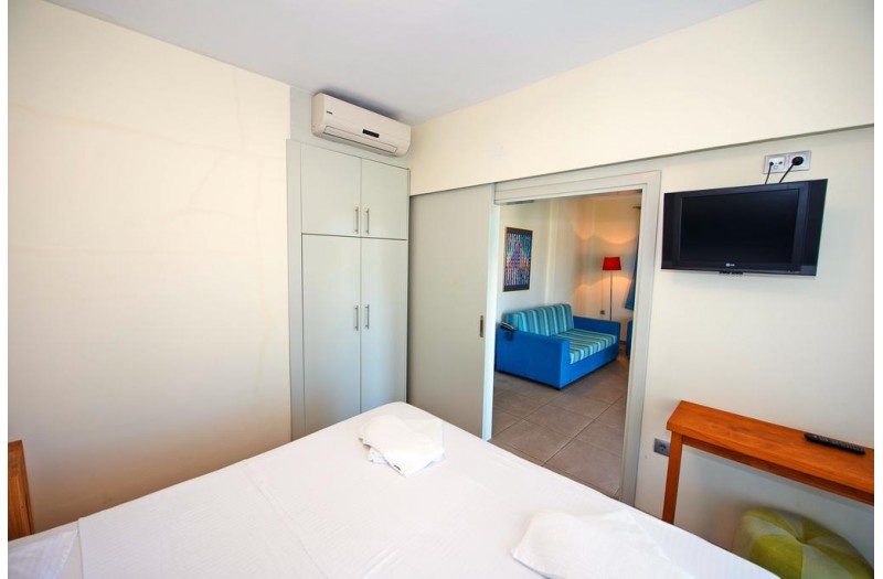 Готель Hotel Hanioti Village Spa, 2★