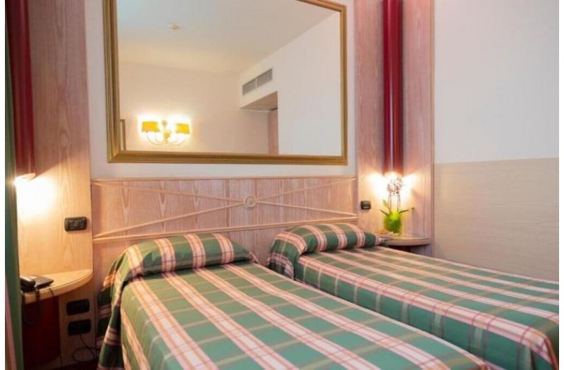 Готель IH Hotel Milano St John, 4★