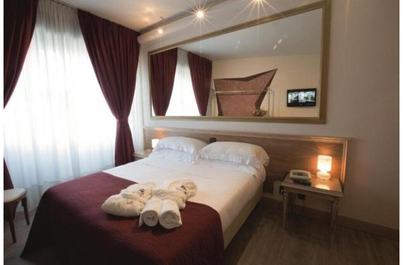 Готель IH Hotel Milano St John, 4★