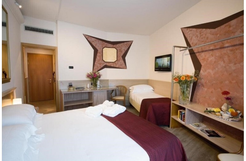 Готель IH Hotel Milano St John, 4★