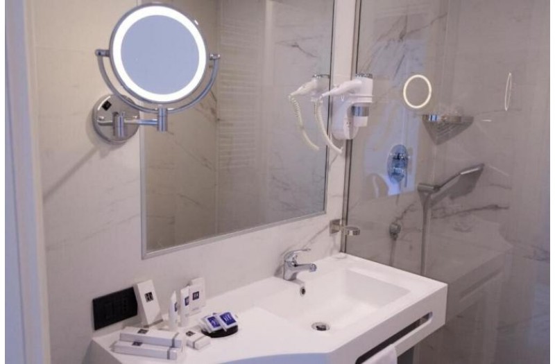 Готель IH Hotel Milano St John, 4★
