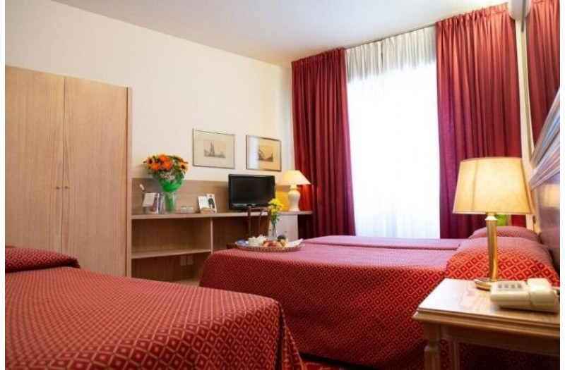 Готель IH Hotel Milano St John, 4★