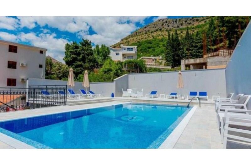 Готель Jovan Apartments, 4★